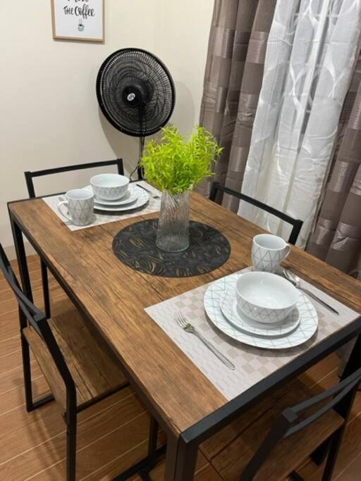 Estilo Apartment 2-Storey Clarin  Экстерьер фото
