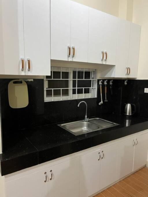 Estilo Apartment 2-Storey Clarin  Экстерьер фото