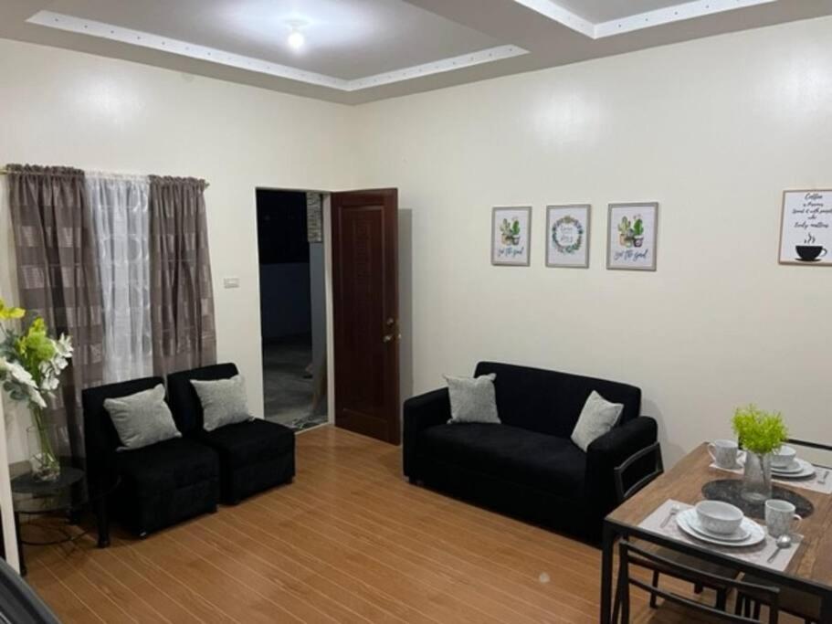 Estilo Apartment 2-Storey Clarin  Экстерьер фото