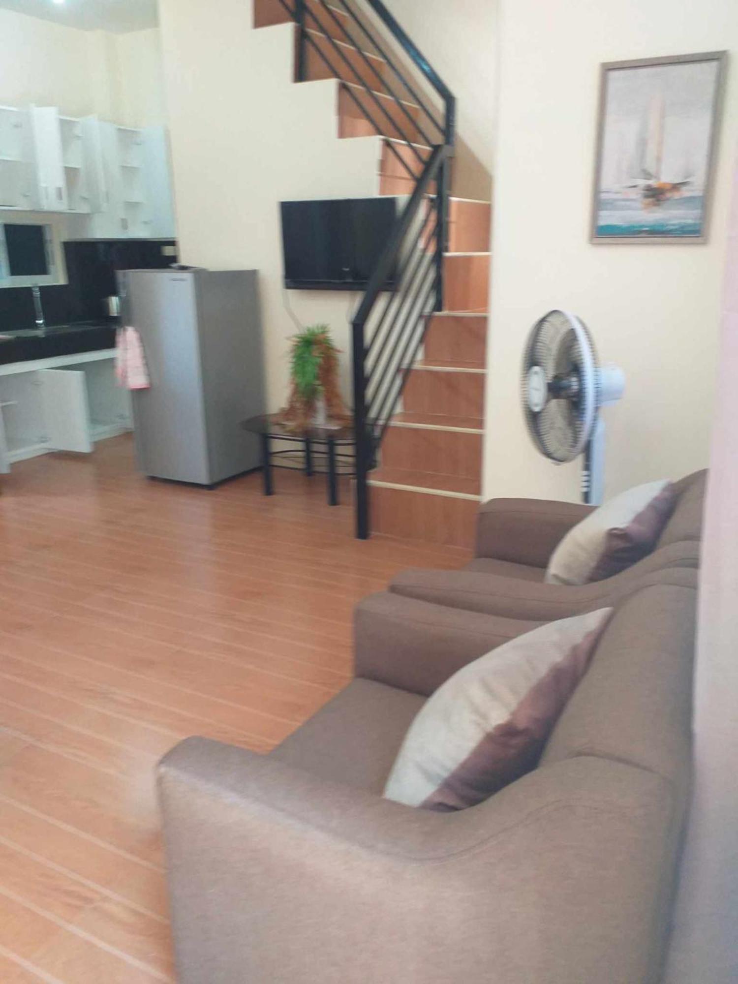 Estilo Apartment 2-Storey Clarin  Экстерьер фото