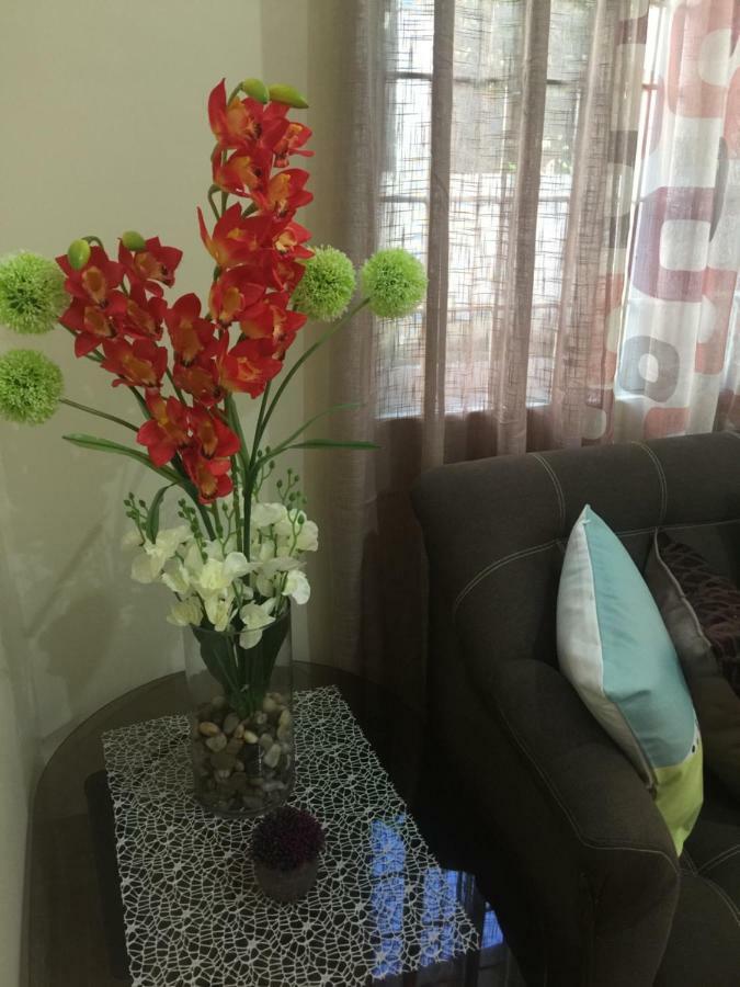 Estilo Apartment 2-Storey Clarin  Экстерьер фото